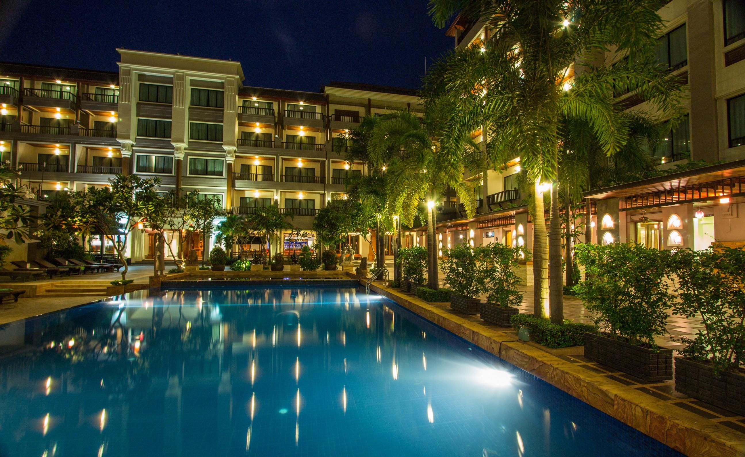 Royal Empire Premium Hotel Siem Reap Extérieur photo
