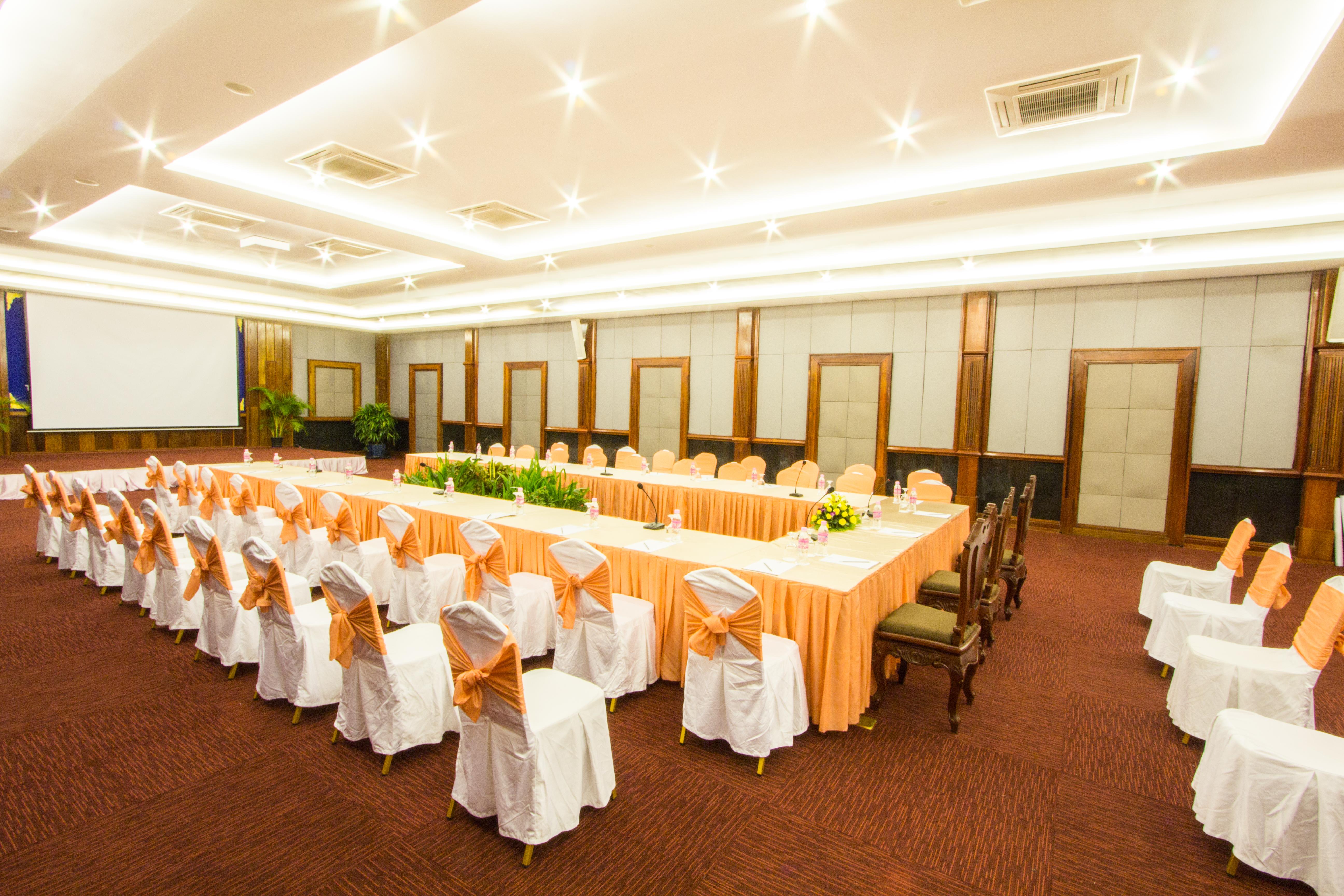 Royal Empire Premium Hotel Siem Reap Extérieur photo