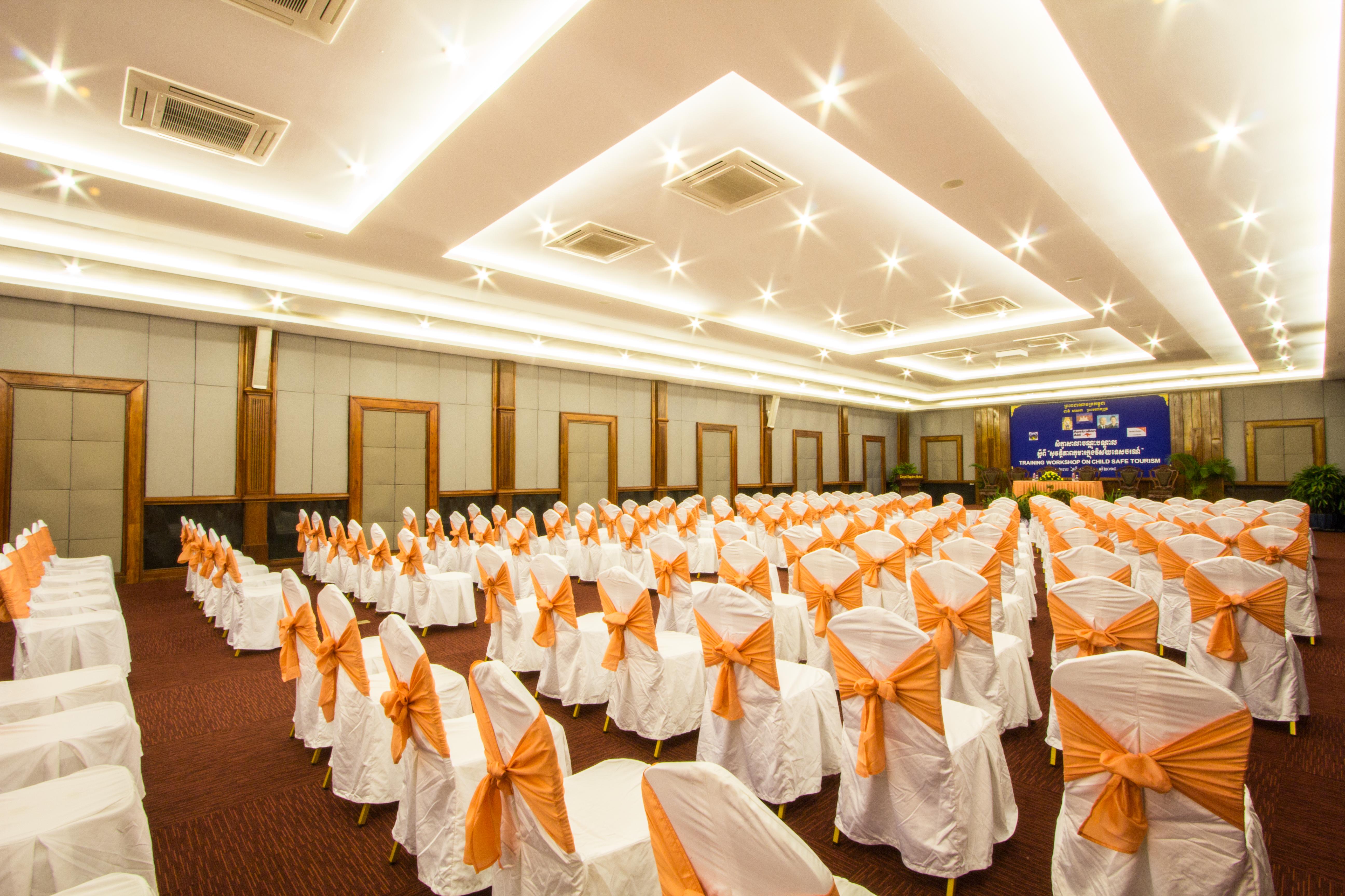 Royal Empire Premium Hotel Siem Reap Extérieur photo