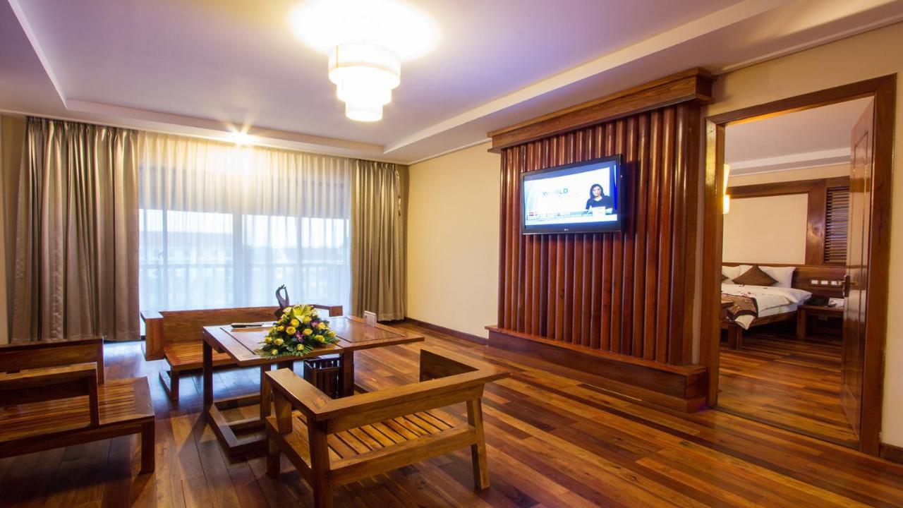 Royal Empire Premium Hotel Siem Reap Extérieur photo