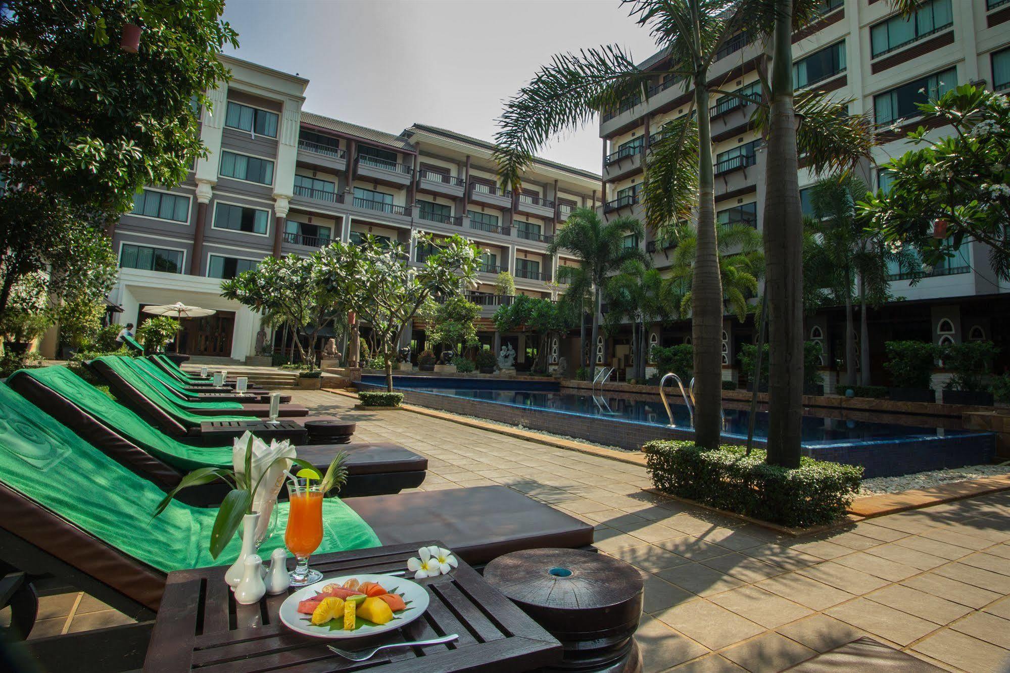 Royal Empire Premium Hotel Siem Reap Extérieur photo