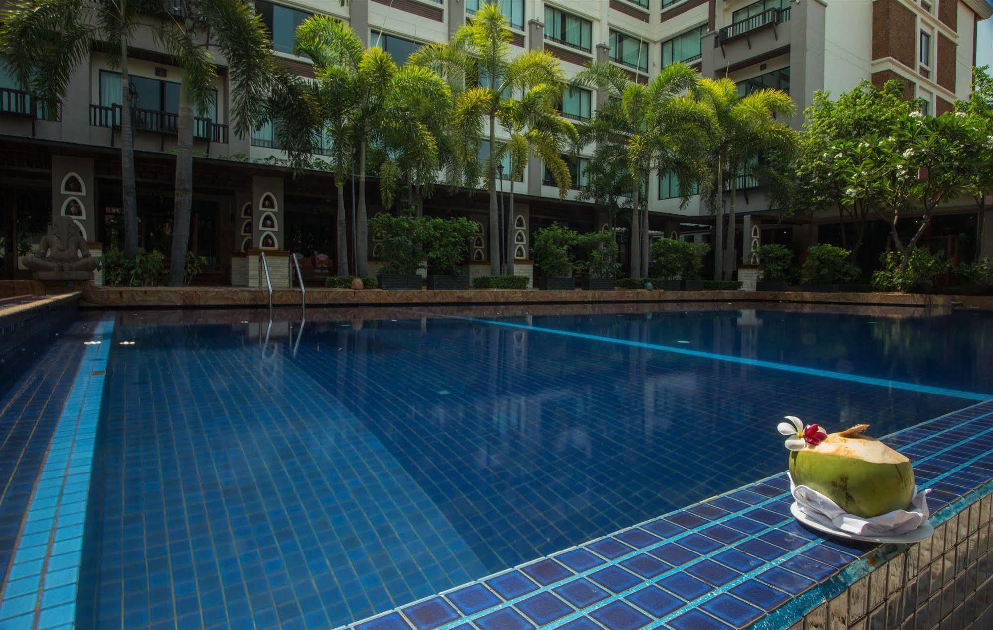 Royal Empire Premium Hotel Siem Reap Extérieur photo